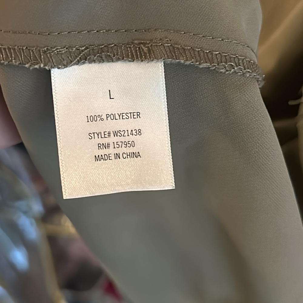 Size large women’s blouse - Picture 3 of 3